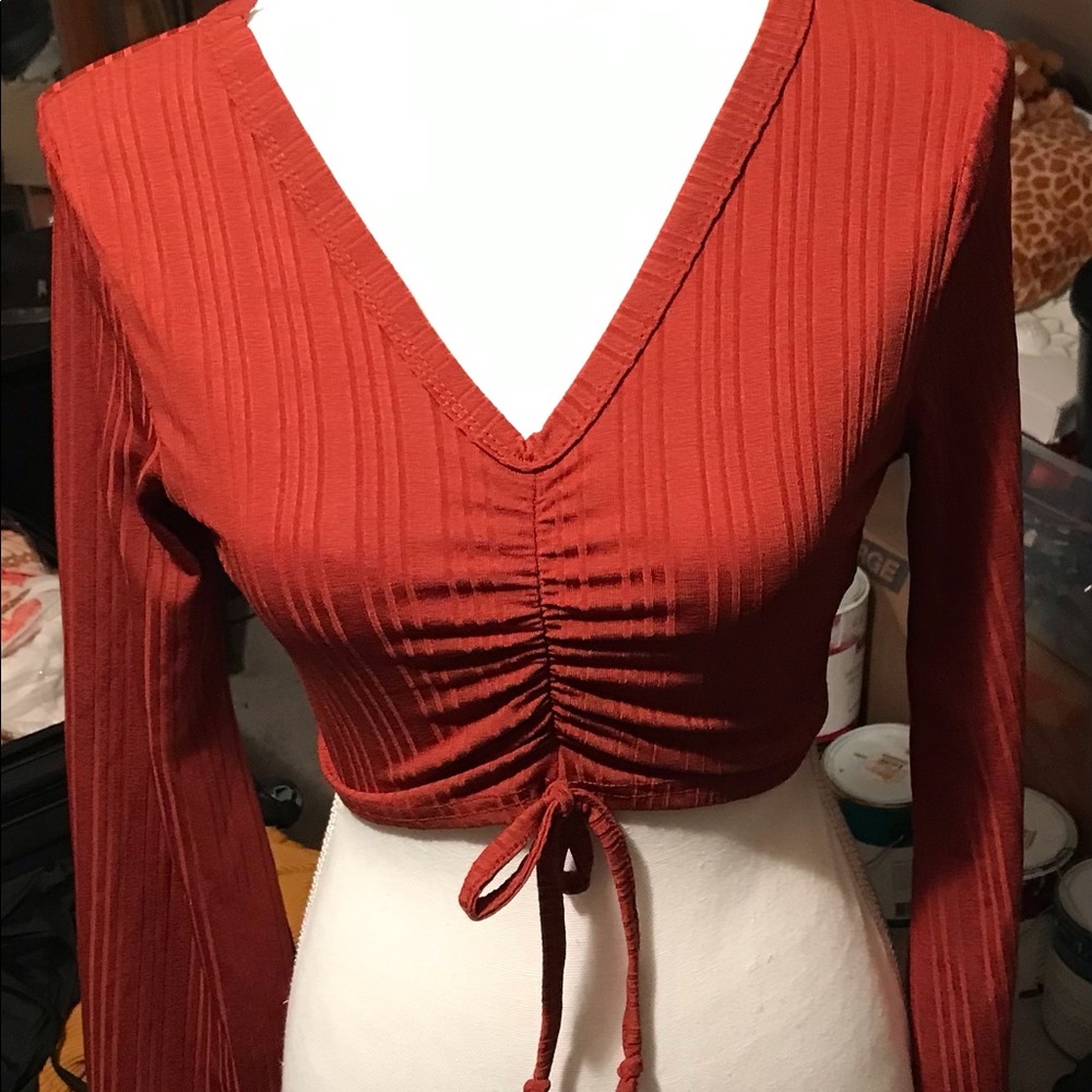 Brownish red crop top the front is not adjustable